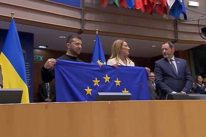 Après le discours de Zelensky au Parlement européen, l’hymne national de l’Ukraine a joué (vidéo)