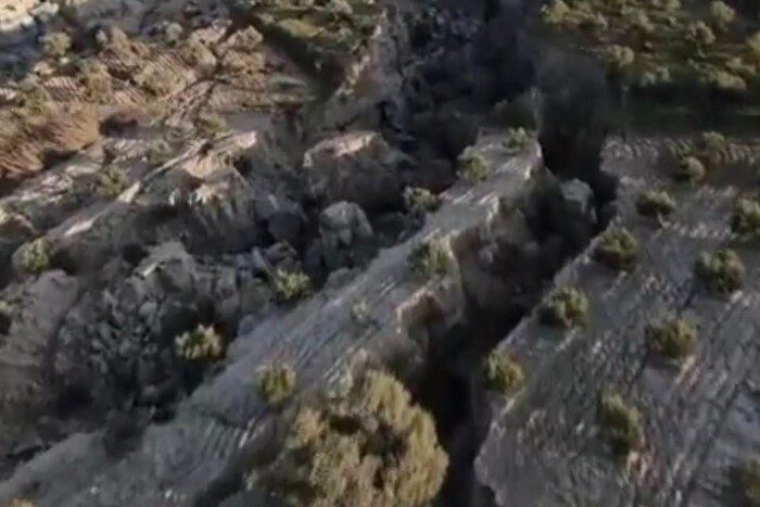 Des fissures géantes se sont formées dans le sol après le tremblement de terre en Turquie (vidéo choquante)