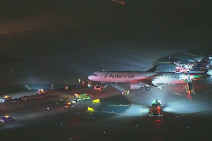 Un avion est entré en collision avec un bus à l’aéroport de Los Angeles.  Il y a des victimes