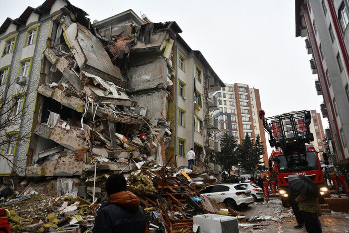 Tremblement de terre en Turquie: le nombre de victimes a dépassé 7 000 personnes