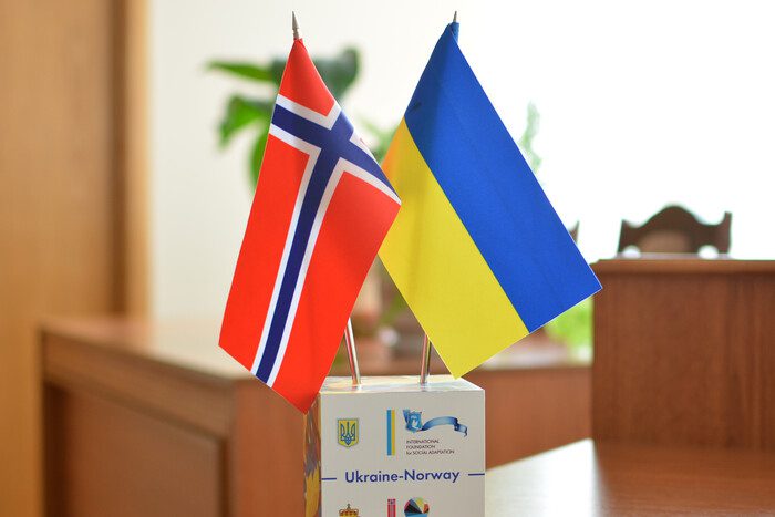 Bénéfice des sanctions : la Norvège veut partager les bénéfices excédentaires de la vente de pétrole avec l’Ukraine